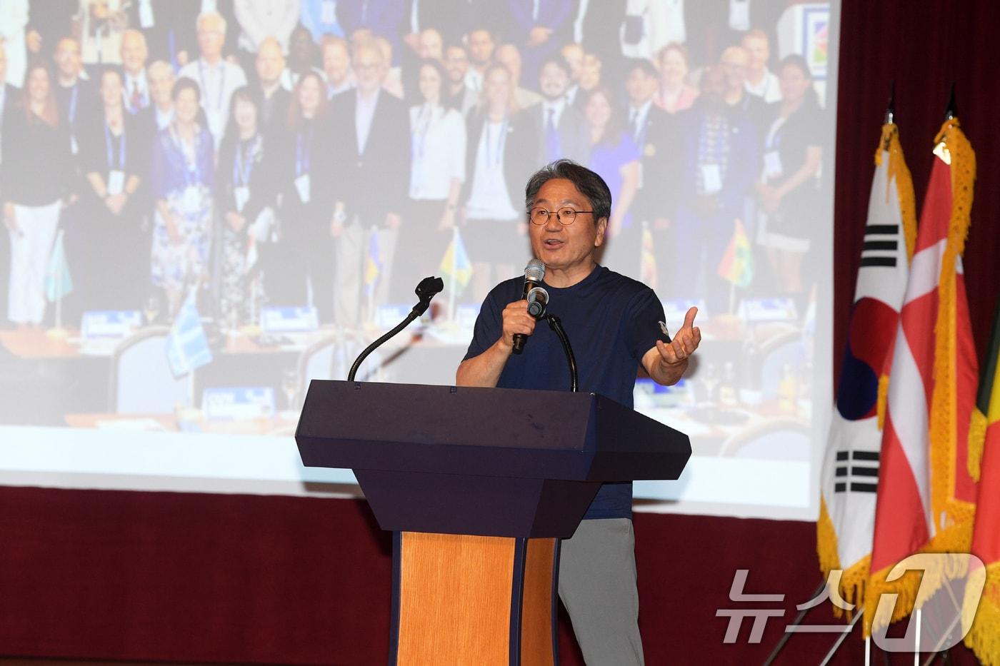 강기정 광주시장이 22일 오후 시청 대회의실에서 열린 광주 2025 세계양궁선수권대회 시민 서포터즈 발대식에 참석해 환영사를 하고 있다.&#40;광주시 제공. 재판매 및 DB 금지&#41; 2025.7.22/뉴스1 