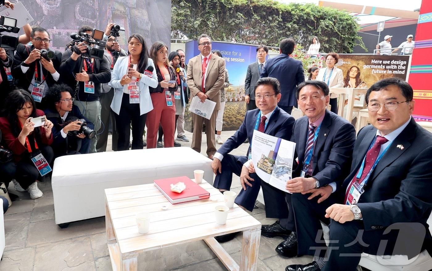 이철우 경북지사는 22일 ‘2025 APEC 정상회의’ 개최를 100일 앞두고 외신기자와 간담회를 가지고 있다. ⓒ News1 김대벽기자