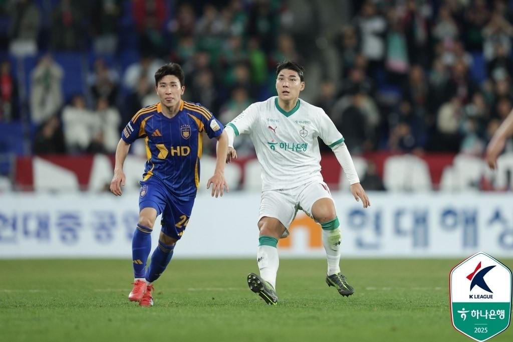 본문 이미지 - 답답한 여름을 보내고 있는 울산과 대전이 맞대결을 펼친다. 두 팀 모두 근래 승리가 없다. (한국프로축구연맹 제공)