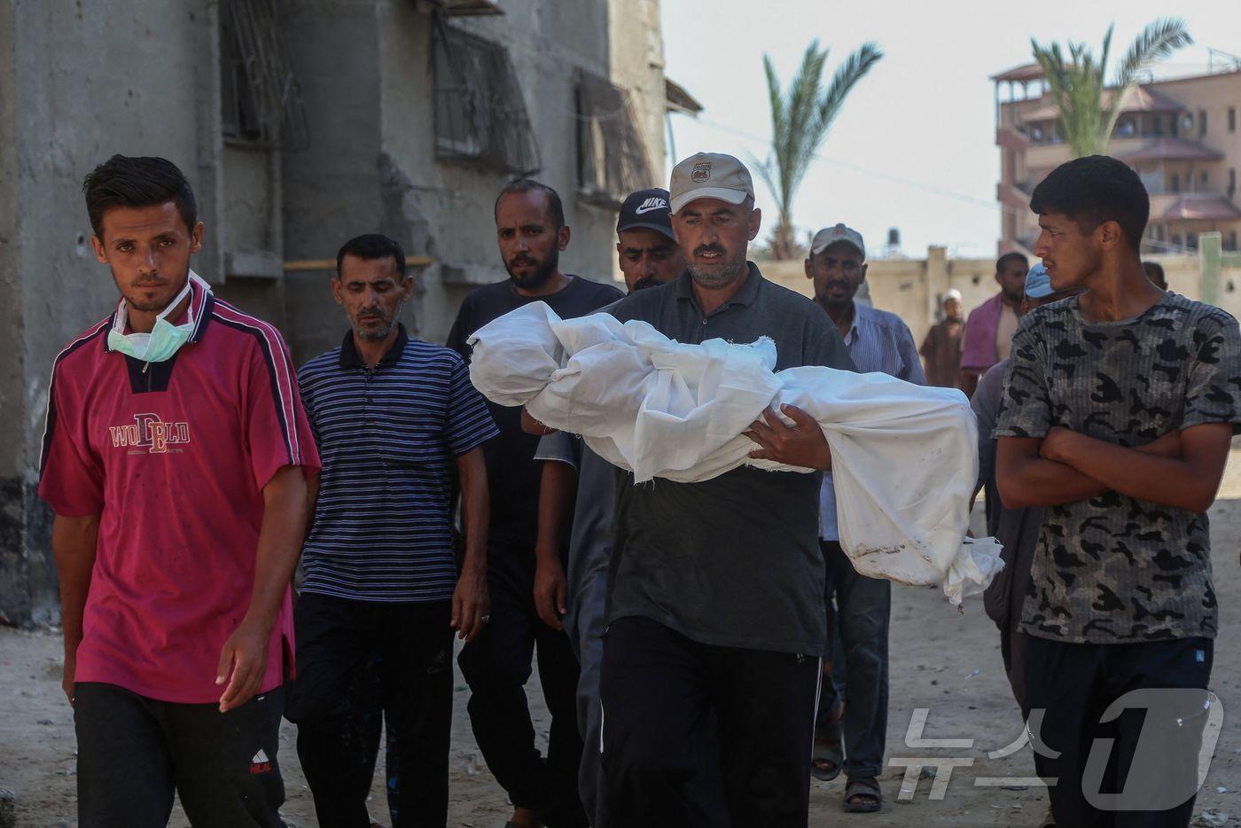 가자지구 남부 칸 유니스에서 14세 팔레스타인 소년이 굶어 사망했다. 2025.7.22 ⓒ AFP=뉴스1 ⓒ News1 김경민 기자