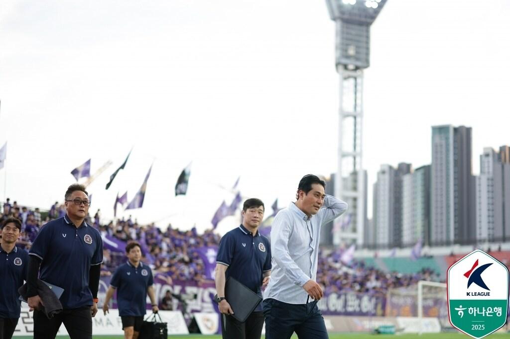 본문 이미지 - 유병훈 안양 감독(한국프로축구연맹 제공) 