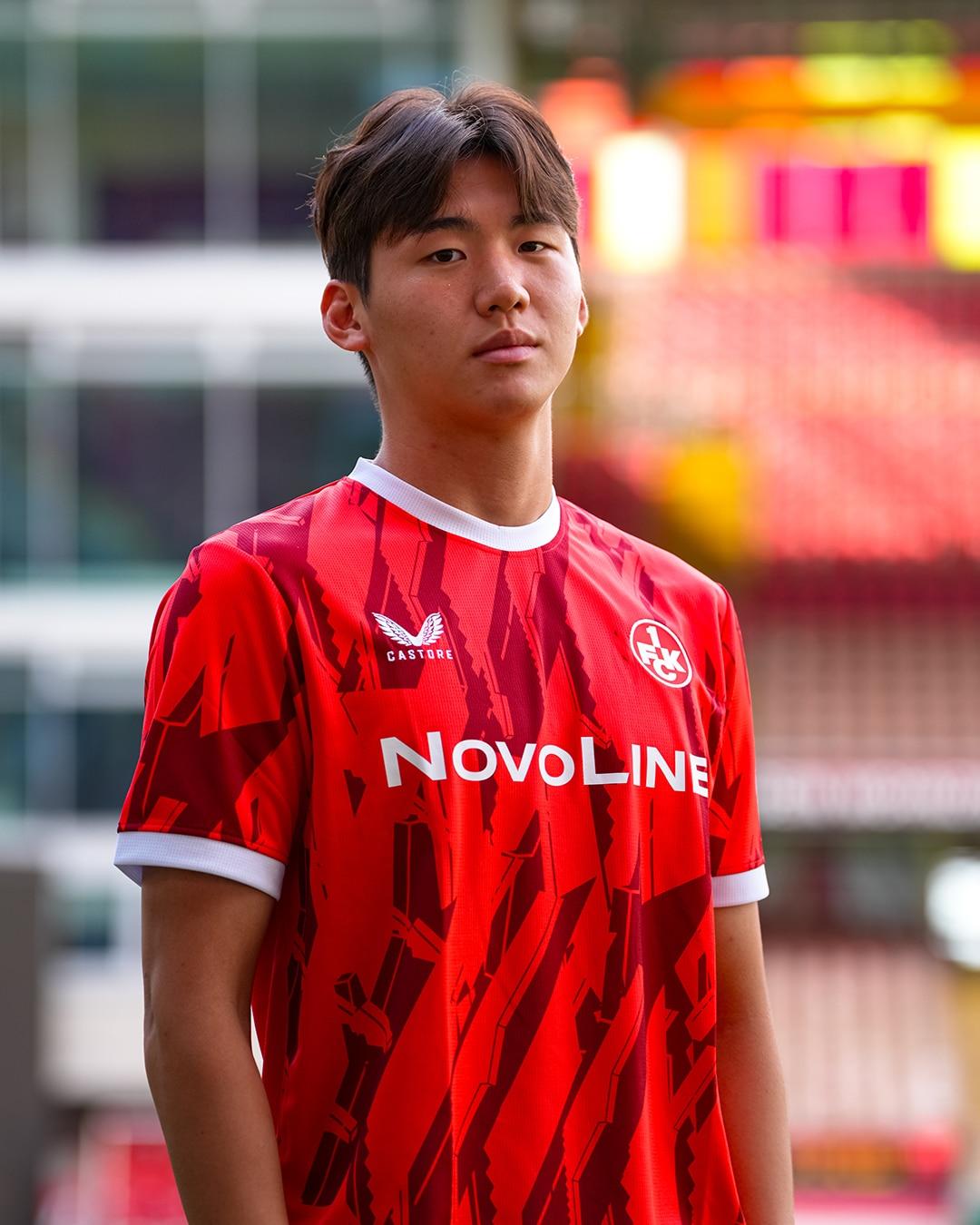 본문 이미지 - 독이 2부 카이저슬라우테른으로 임대 이적한 김지수. &#40;카이저슬라우테른 페이스북 캡처&#41;