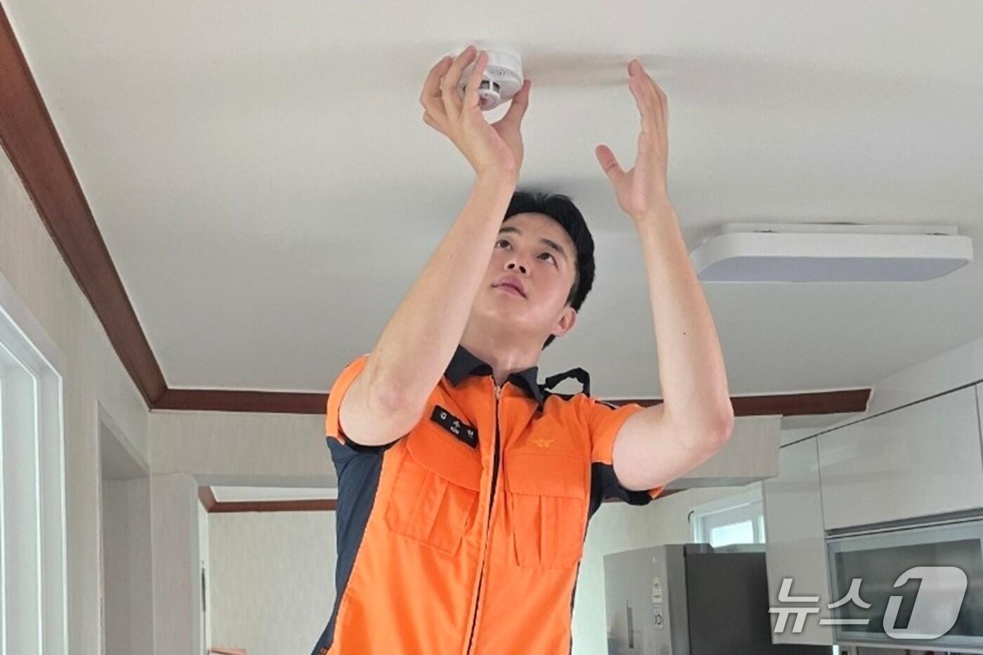 대전소방 공동주택 돌봄세대 화재안전 점검 모습. (대전시 제공. 재판매 및 DB금지)2025.7.23/뉴스1