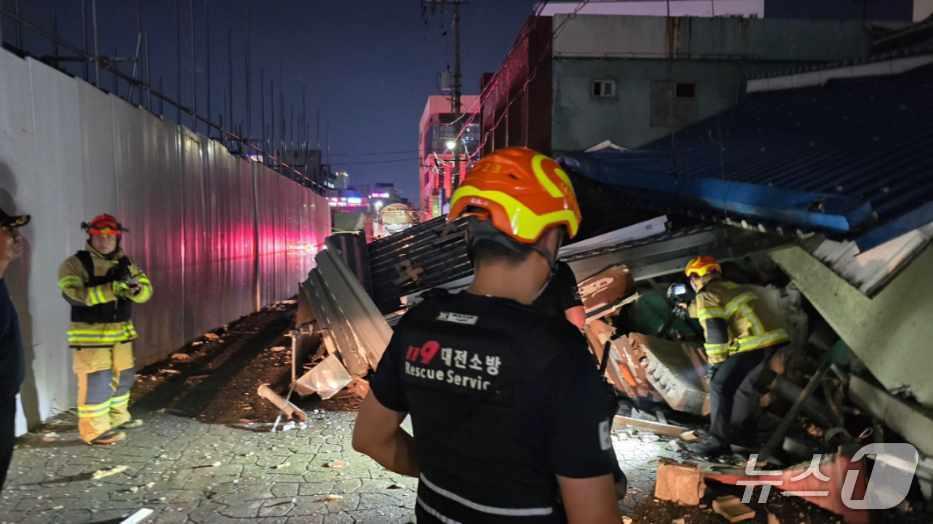 본문 이미지 -  대전 유천동 폐건물 붕괴 현장. (대전서부소방서 제공, 재판매 및 DB금지) / 뉴스1
