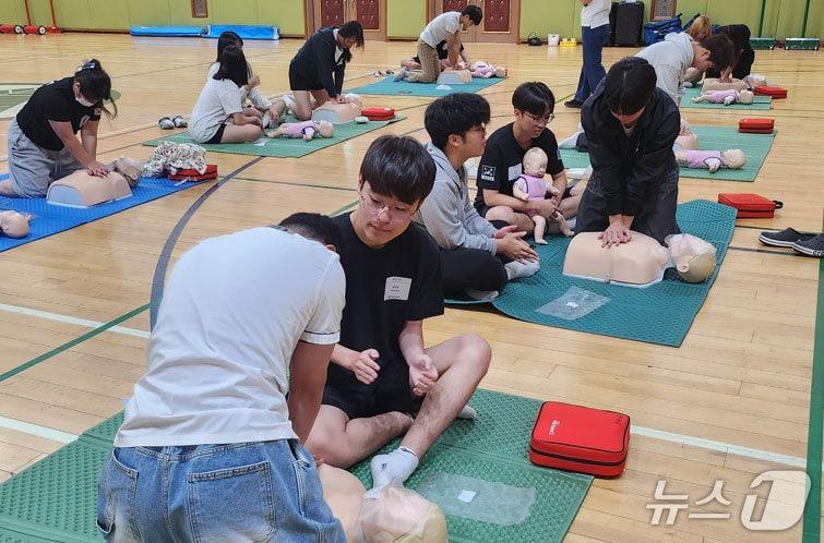 본문 이미지 - 응급구조학과 CPR 교육모습. (국립공주대 제공. 재판매 및 DB금지)2025.7.23/뉴스1