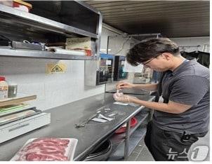 본문 이미지 - 원산지 점검하는 국립농산물품질관리원 강원지원.&#40;농관원 강원지원 제공, 재판매 및 DB금지&#41;