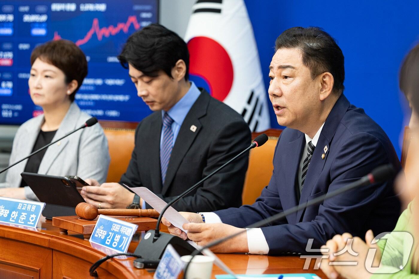 김병기 더불어민주당 대표 직무대행 겸 원내대표가 지난 23일 서울 여의도 국회에서 열린 최고위원회의에서 모두발언을 하고 있다. 2025.7.23/뉴스1 ⓒ News1 유승관 기자