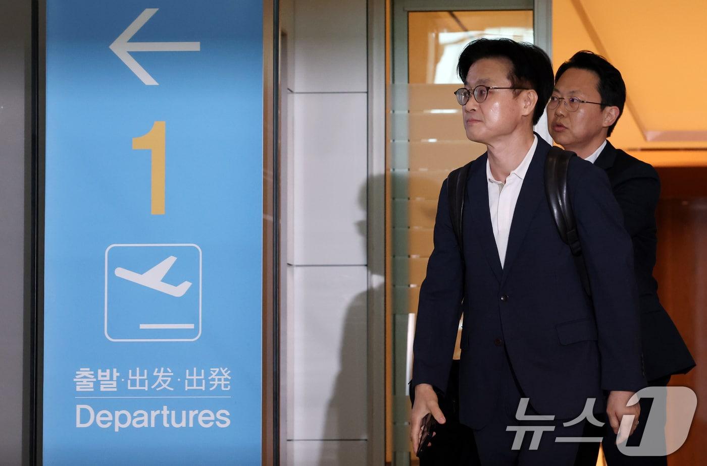 김정관 산업통상자원부 장관이 23일 오전 인천공항에서 대미 통상 협상을 위해 출국하고 있다. 2025.7.23/뉴스1 ⓒ News1 김명섭 기자