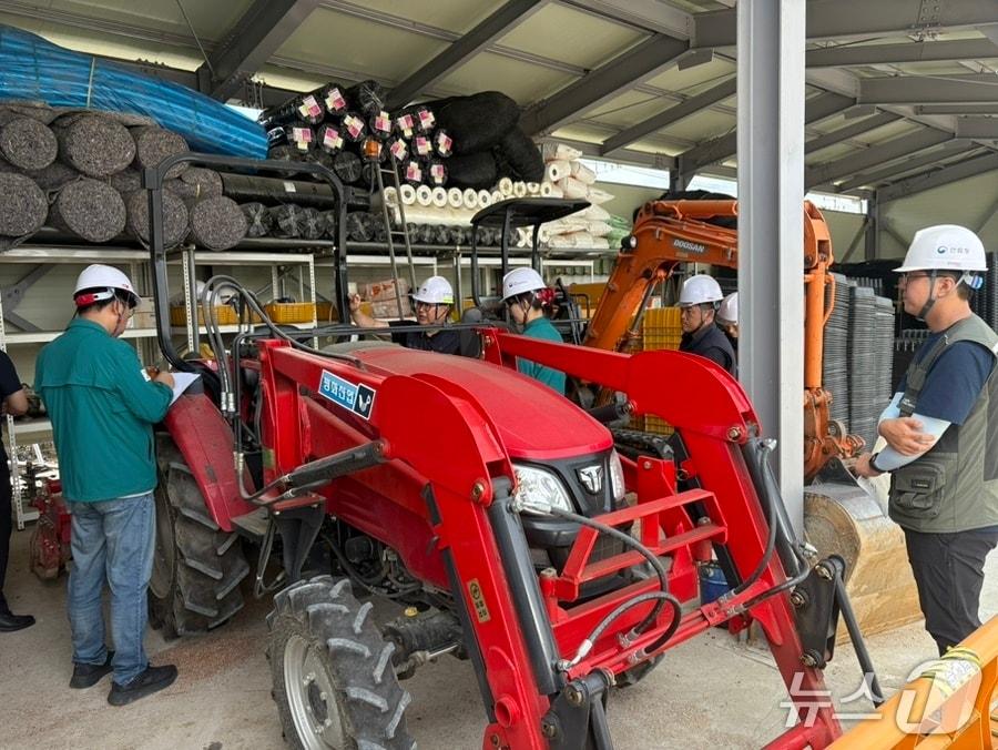 본문 이미지 - 산림청 국립산림품종관리센터는 23일 안전관리전문기관인 대한산업안전관리본부와 합동 점검을 실시했다. (산림청 국립산림품종관리센터 제공.재판매 및 DB금지)/뉴스1 