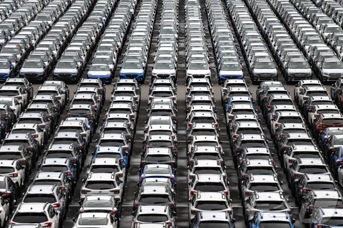 2025년 4월 2일 일본 요코하마의 다이코쿠 부두에 신차들이 주차되어 있는 모습. 이시바 시게루 일본 총리는 2025년 7월 23일 미국과의 무역 협상이 타결되어 미국의 일본산 자동차에 대한 관세가 기존 25%에서 15%로 인하될 것이라고 밝혔다.2025.04.02. ⓒ AFP=뉴스1 ⓒ News1 권영미 기자