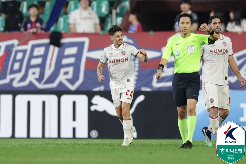 본문 이미지 - 수원FC 공격수 윌리안. &#40;한국프로축구연맹 제공&#41;