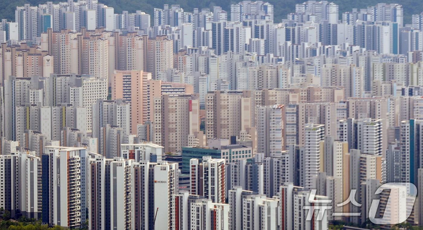 서울 송파구 롯데월드타워 전망대 서울스카이에서 바라본 아파트 단지 모습. 2025.7.23/뉴스1 ⓒ News1 오대일 기자