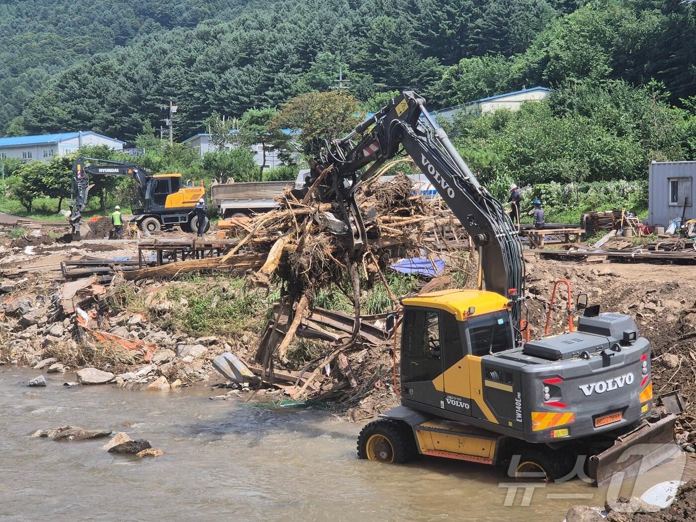 본문 이미지 - 지난달 23일 경기 포천시 내촌면의 호우 피해 상황.2025.7.23/뉴스1 ⓒ News1 양희문 기자