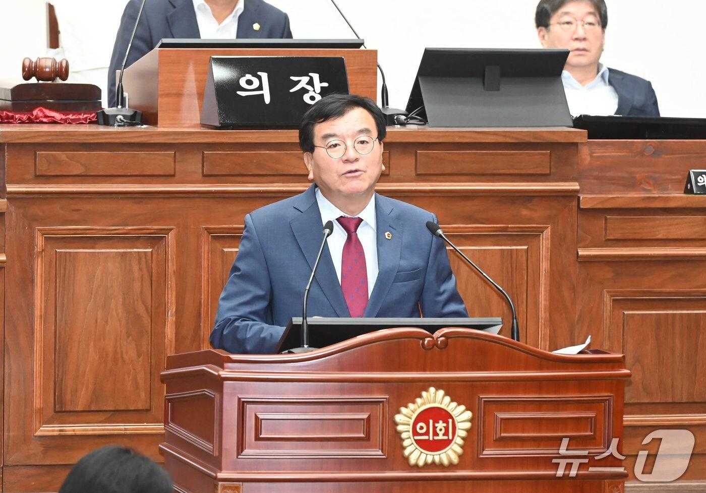 울산시의회는 23일 제258회 제2차 본회의에서 홍성우 시의원에 대한 징계안을 '공개 회의에서의 경고'로 최종 의결했다. 사진은 5분 자유발언에 나선 홍성우 의원.(울산시의회 제공. 재판매 및 DB금지)/뉴스1