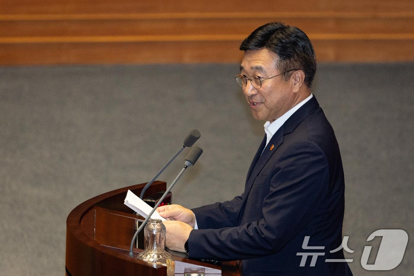 윤호중 행정안전부 장관이 23일 서울 여의도 국회에서 열린 제427회 국회&#40;임시회&#41; 제427-2차 본회의에 출석해 인사말을 하고 있다. 2025.7.23/뉴스1 ⓒ News1 유승관 기자