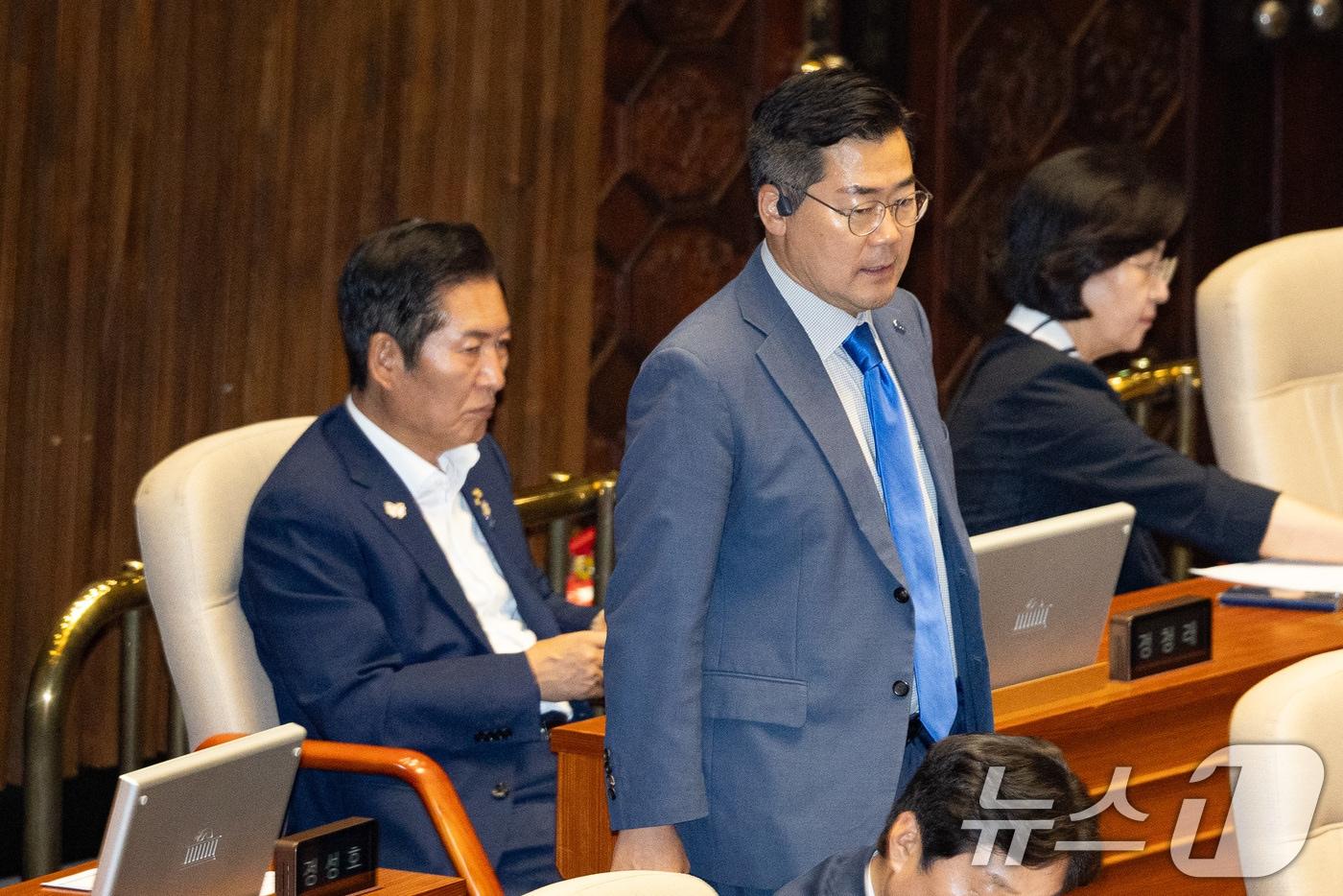 더불어민주당 당대표 후보인 박찬대&#40;오른쪽&#41;, 정청래 의원. 2025.7.23/뉴스1 ⓒ News1 유승관 기자