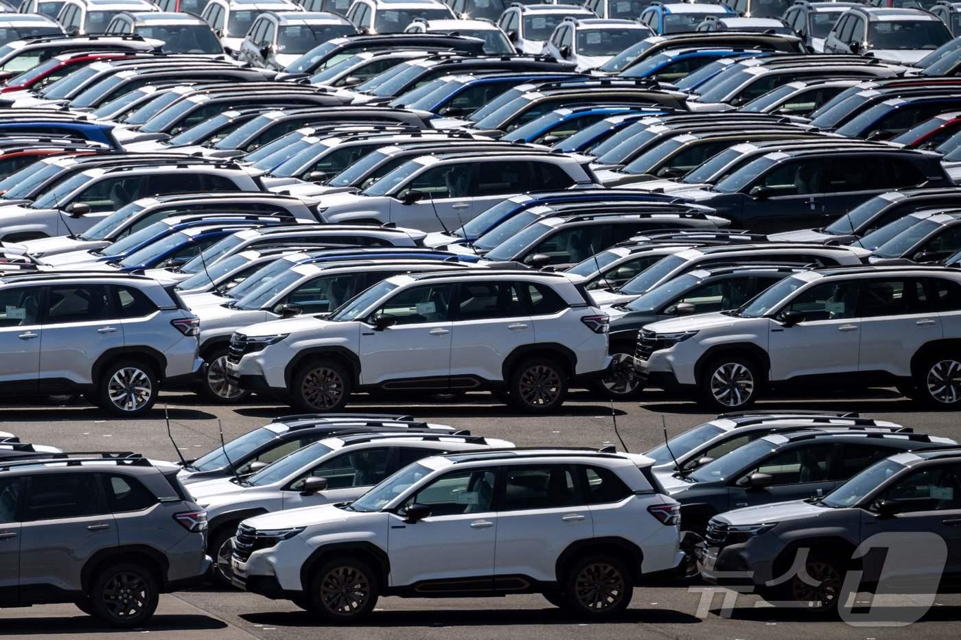 23일 일본 요코하마 항구에서 수출용 자동차들이 주차된 모습. ⓒ AFP=뉴스1 ⓒ News1 김지완 기자