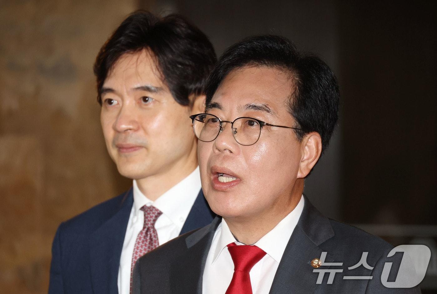 송언석 국민의힘 비상대책위원장 겸 원내대표가 23일 오후 서울 여의도 국회에서 본회의를 마치고 강선우 여성가족부 장관 후보자 자진 사퇴와 관련해 입장을 밝히고 있다. 2025.7.23/뉴스1 ⓒ News1 이광호 기자