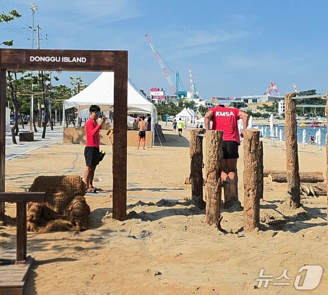 본문 이미지 - 울산 동구가 오는 25일부터 내달 31일까지 일산해수욕장 백사장에서 ‘해파랑길 일산비치짐(Beach Gym)’을 운영한다고 밝혔다.(울산 동구 제공. 재판매 및 DB금지)/뉴스1