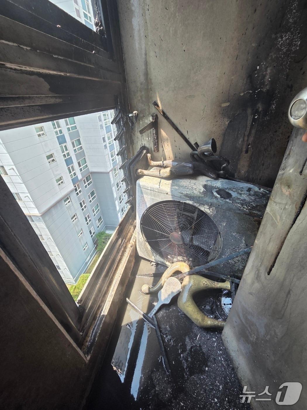 본문 이미지 - 23일 부산 사하구 괴정동 화재 에어컨 실외기.&#40;부산소방재난본부 제공. 재판매 및 DB 금지&#41;