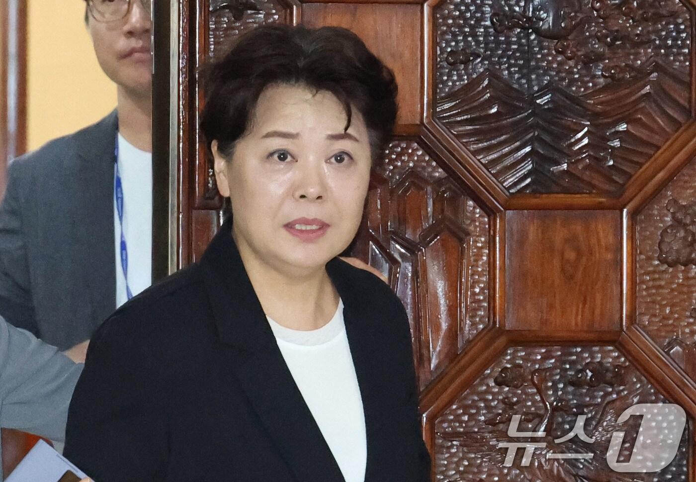 윤희숙 국민의힘 혁신위원장이 23일 오후 서울 여의도 국회에서 열린 의원총회를 마치고 이동하고 있다. 2025.7.23/뉴스1 ⓒ News1 이광호 기자