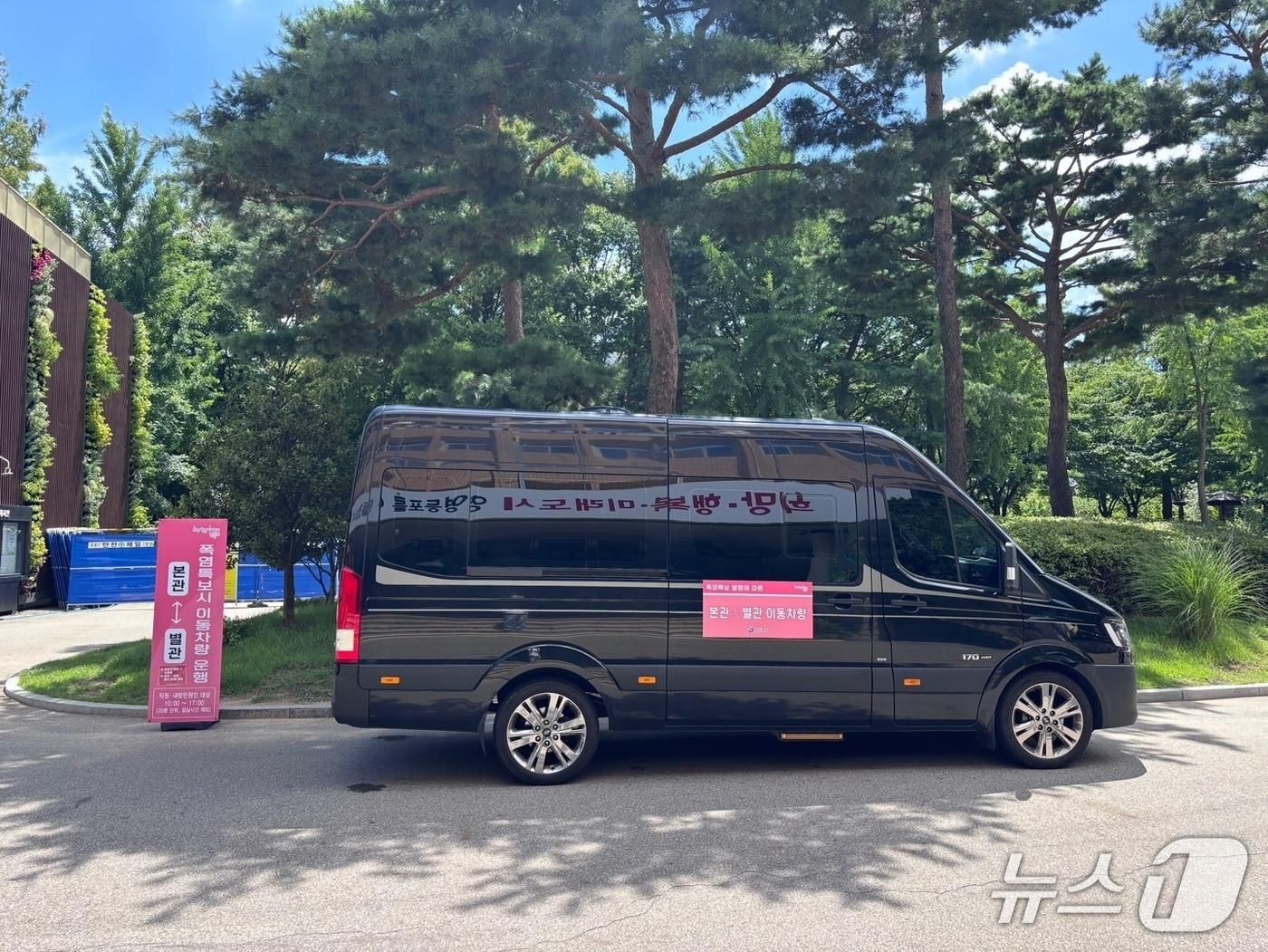 본문 이미지 - 폭염특보 시 방문 민원인을 위한 이동차량.(영등포구 제공)