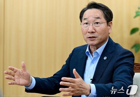 본문 이미지 - 유정복 인천시장이 뉴스1과 인터뷰를 하고 있다. (인천시 제공) / 뉴스1