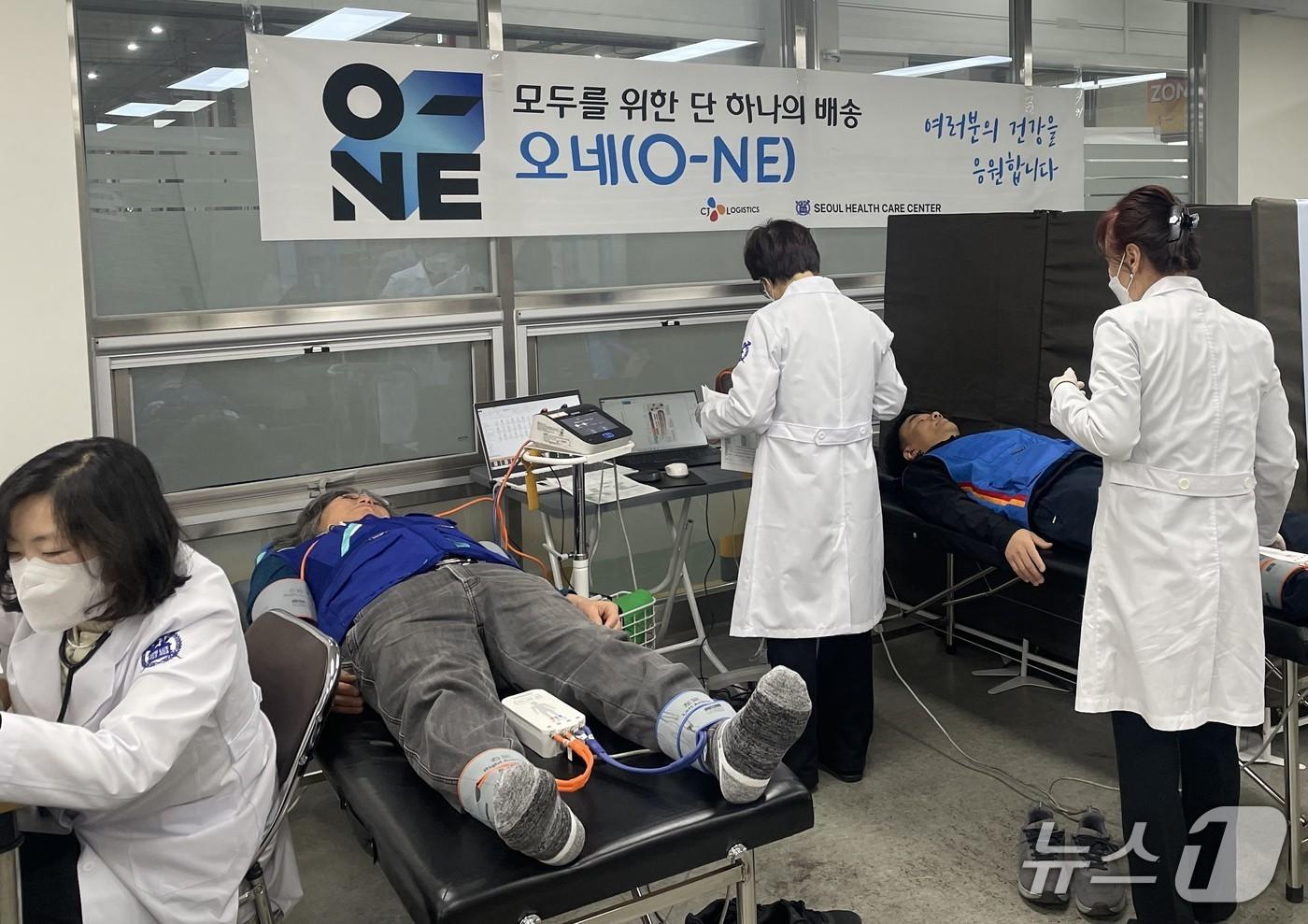 CJ대한통운이 올해 택배기사 건강검진 수검률 80%를 넘겼다 (CJ대한통운 제공)