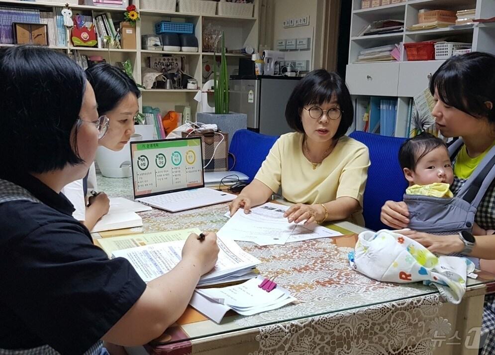 본문 이미지 - 경북교육청은 24일 유아의 초등학교 적응과 전인적 발달을 돕기 위한 '이음교육'을 유치원에서 어린이집으로 확대한다.(경북교육청 제공, 재판매 및 DB 금지)ⓒ News1 김대벽기자