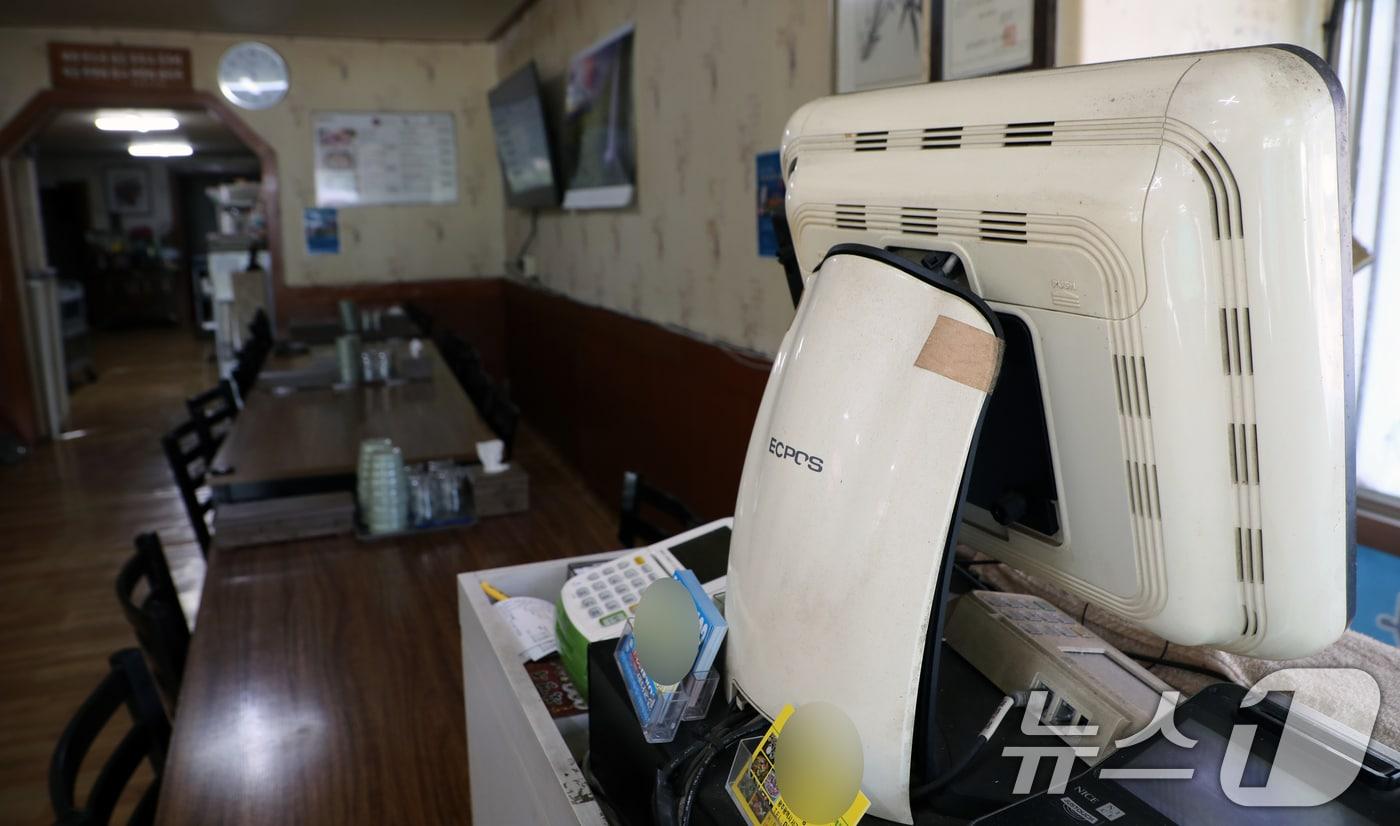 전 국민에게 1인당 15만~45만원을 지급하는 '민생회복 소비쿠폰' 1차 신청 넷째날인 24일 오전 광주 서구 농성동의 한 식당이 점심장사를 준비하고 있다. 2025.7.24 ⓒ News1 이수민 기자