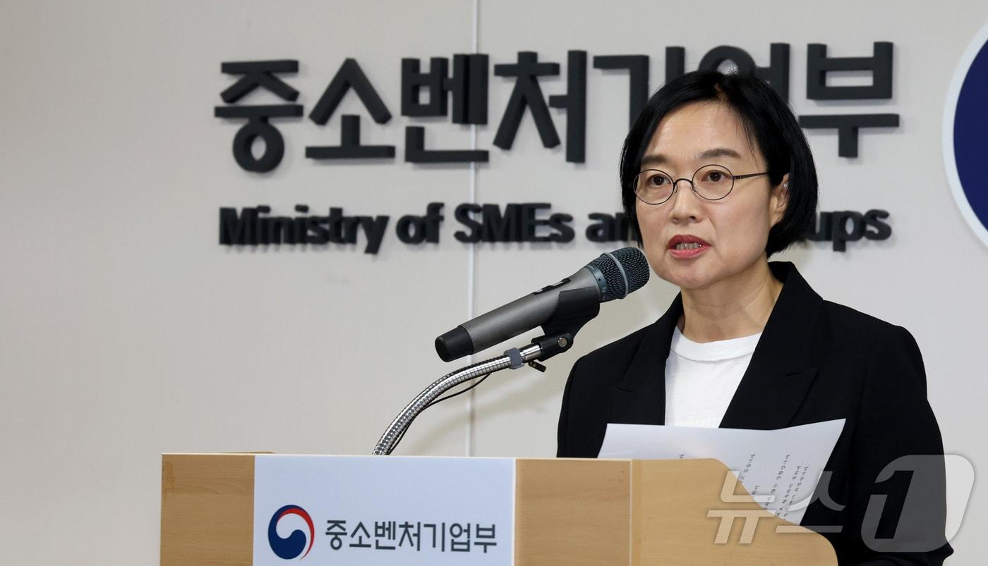 한성숙 중소벤처기업부 장관이 24일 오전 세종시 정부세종청사에서 열린 취임식에서 취임사를 하고 있다. 2025.7.24/뉴스1 ⓒ News1 김기남 기자