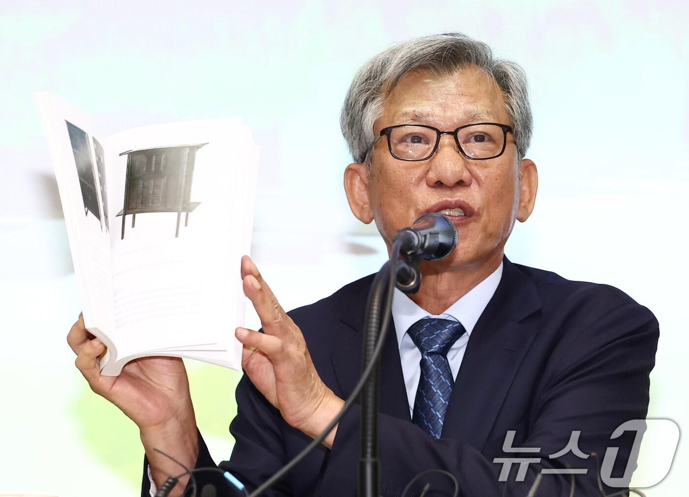 본문 이미지 - 유홍준 국립중앙박물관장이 24일 서울 용산구 국립중앙박물관에서 열린 기자간담회에서 발언하고 있다. ⓒ News1 김민지 기자