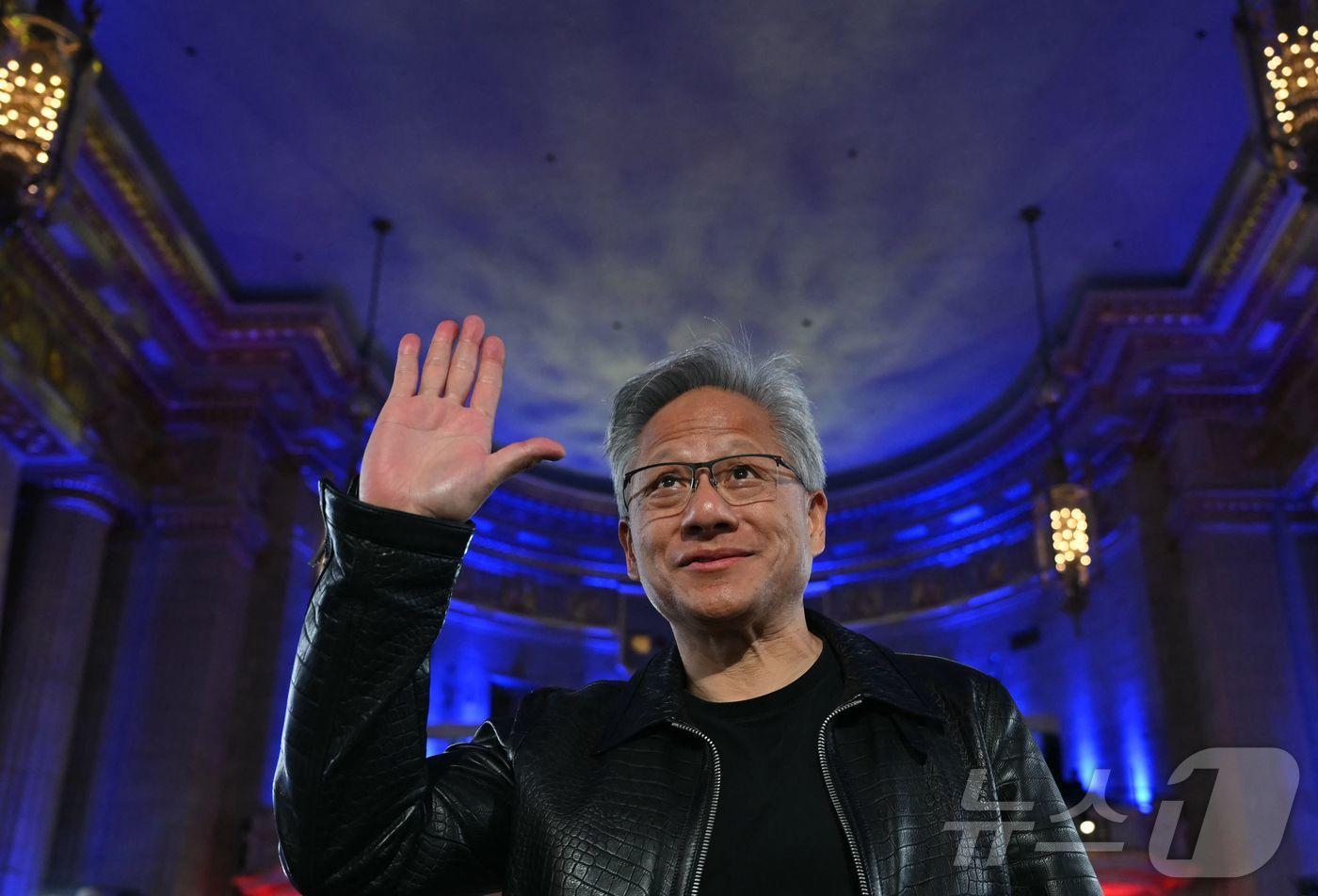 23일&#40;현지시간&#41; 미국 워싱턴 D.C.의 앤드루 W. 멜론 오디토리움에서 열린 ‘AI 경쟁에서 승리하기&#40;Winning the AI Race&#41;’ 정상회의에 참석한 젠슨 황 엔비디아 최고경영자&#40;CEO&#41;. 2025.07.23. ⓒ AFP=뉴스1 ⓒ News1 권영미 기자