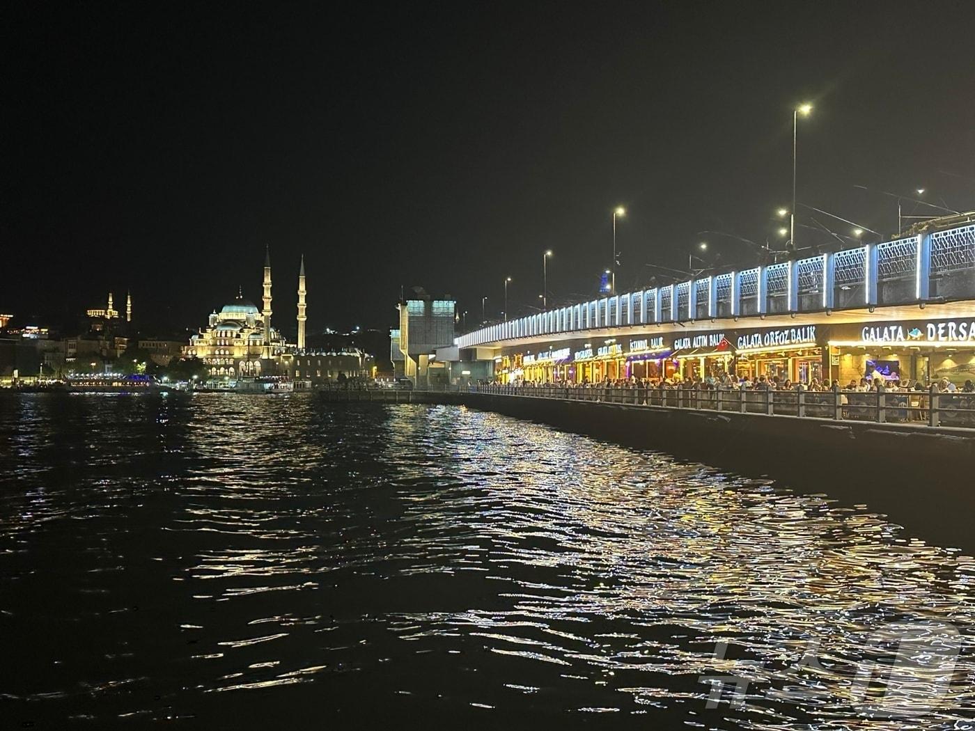 본문 이미지 - 튀르키예 이스탄불의 갈라타 다리. 2025.7.16./뉴스1 ⓒ News1 이창규 기자