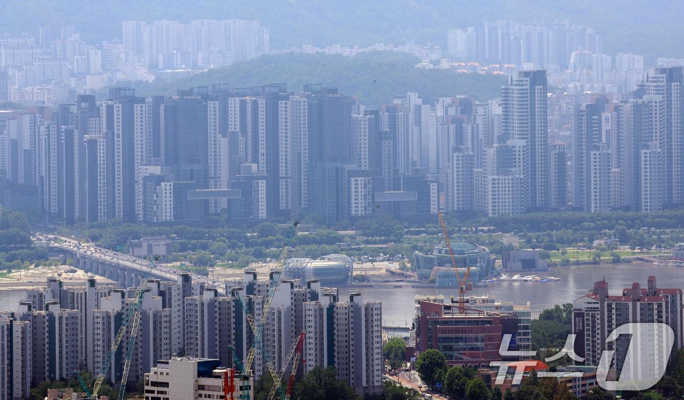서울 남산에서 바라본 서울 시내 아파트 모습. 2025.7.24/뉴스1 ⓒ News1 김명섭 기자