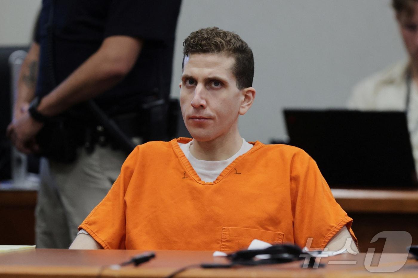 아이다호대학에 재학 중이던 대학생 4명을 살해한 혐의로 기소된 브라이언 코버거(30)가 23일(현지시간) 미국 아이다호주 보이시 에이다카운티 법원에서 열린 자신의 1급 살인 혐의 선고 공판에 출석해 있다. 2025.07.23 ⓒ 로이터=뉴스1 ⓒ News1 윤다정 기자