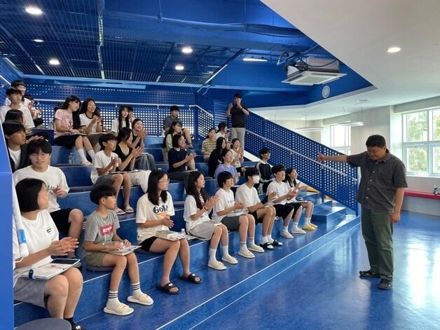 본문 이미지 - 2025 언제나 책봄 사람책 탐방.(충북교육청 제공. 재판매 및 DB금지)/뉴스1