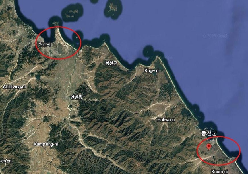 본문 이미지 - 북한 강원도 원산 갈마해안지구와 통천군 해수욕장 위치. (구글어스 갈무리)