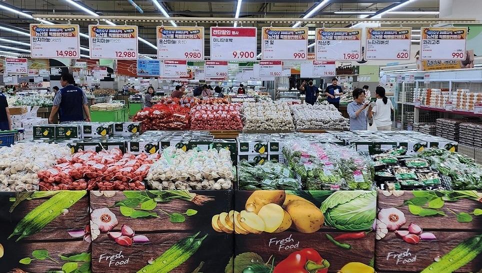 본문 이미지 - 하나로마트 집중호우 피해지역 농산물 특별 할인행사 (농협 제공) 2025.07.24 /뉴스1