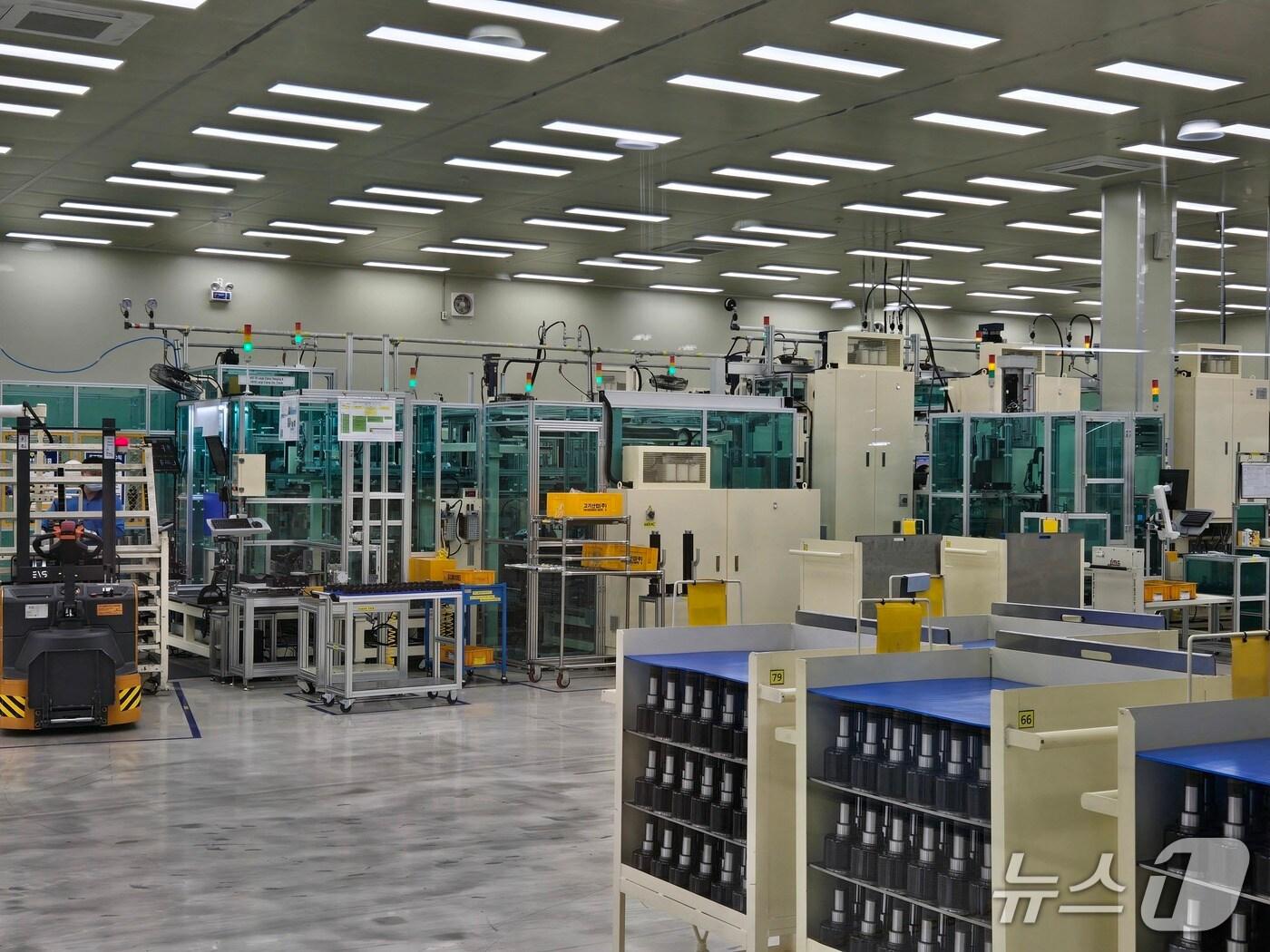 본문 이미지 - 지난 4월 한세모빌리티 대구공장 구동공장에서 자동차 부품인 구동축(하프샤프트)가 생산되고 있는 모습(사진은 기사 내용과 무관함). 2025.04.23/ 뉴스1 김성식 기자