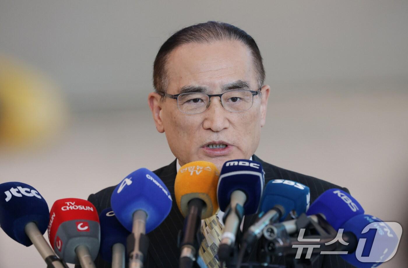 위성락 대통령실 국가안보실장이 24일 오후 인천국제공항을 통해 귀국해 입장을 밝히고 있다. 나흘간의 방미 일정을 마친 위성락 대통령실 국가안보실장은 마코 루비오 미국 국무장관 겸 국가안보보좌관을 만나지 못하고 귀국길에 올랐다.(공동취재) 2025.7.24/뉴스1 ⓒ News1 김명섭 기자