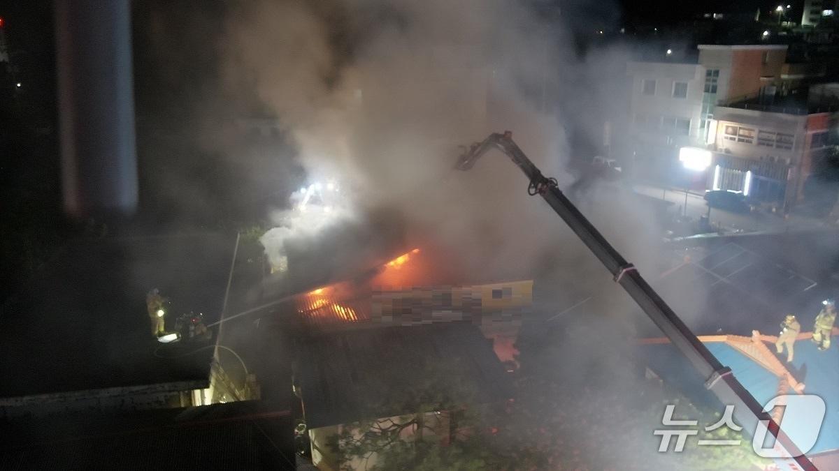 본문 이미지 -  서산 대산읍 음식점 화재 현장(서산소방서 제공, 재판매 및 DB금지) / 뉴스1