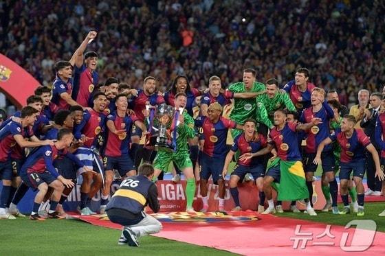 본문 이미지 - 일본투어를 전격 취소했던 바르셀로나가 다시 일본행을 결정했다. 한국 투어도 예정대로 진행된다. ⓒ AFP=뉴스1