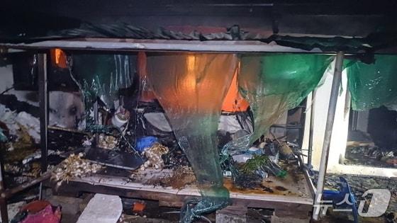 본문 이미지 -  아산 배방읍 단독주택 화재.(아산소방서 제공. 재판매 및 DB금지)