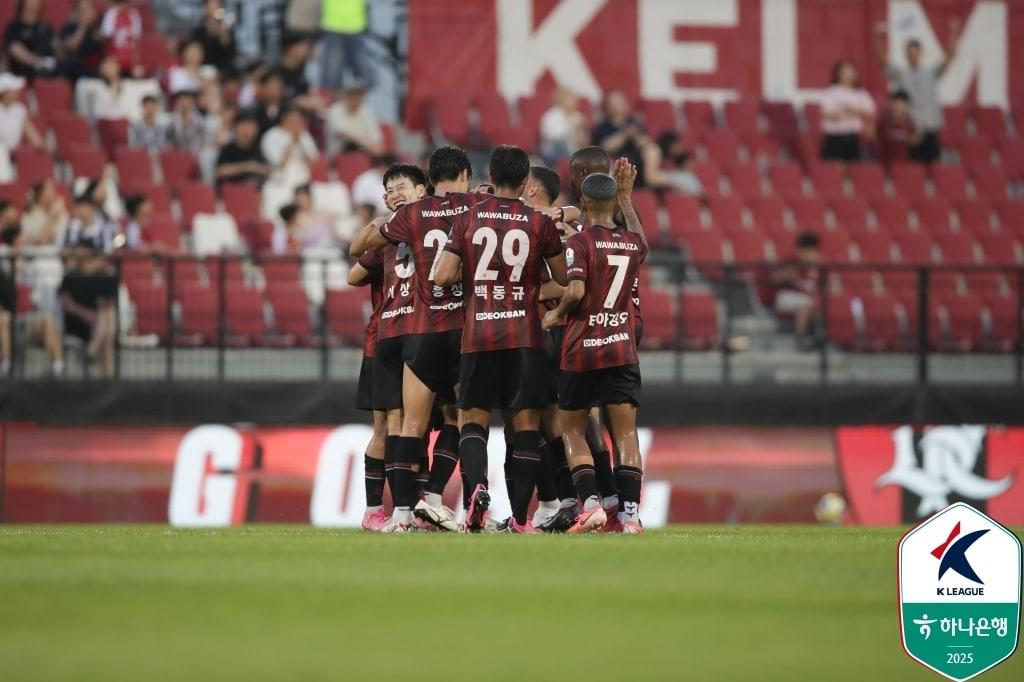 본문 이미지 - K리그2 부천FC가 한국프로축구연맹으로부터 제재금 300만원 징계를 받았다. &#40;프로축구연맹 제공&#41;