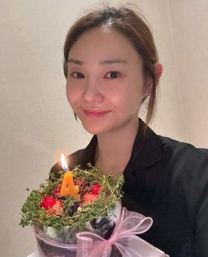 본문 이미지 - 윤주 인스타그램