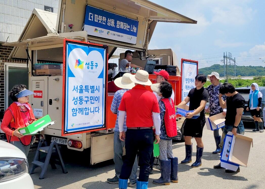 본문 이미지 - 수해복구지원 커피차(성동구 제공)