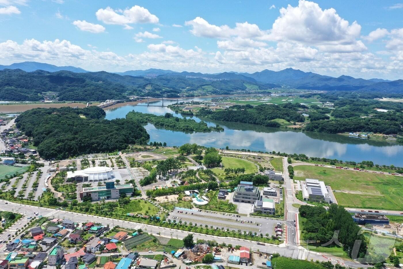 충주 탄금공원 전경.(충주시 제공. 재판매 및 DB금지)/뉴스1