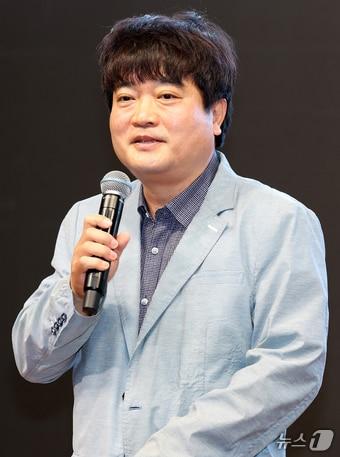 본문 이미지 - 황형원 뉴스1 전북취재본부 본부장이 25일 전북 전주시 시그니처 호텔에서 열린 제13회 전북포럼에서 개회사를 하고 있다. 2025.7.25/뉴스1 ⓒ News1 유경석 기자