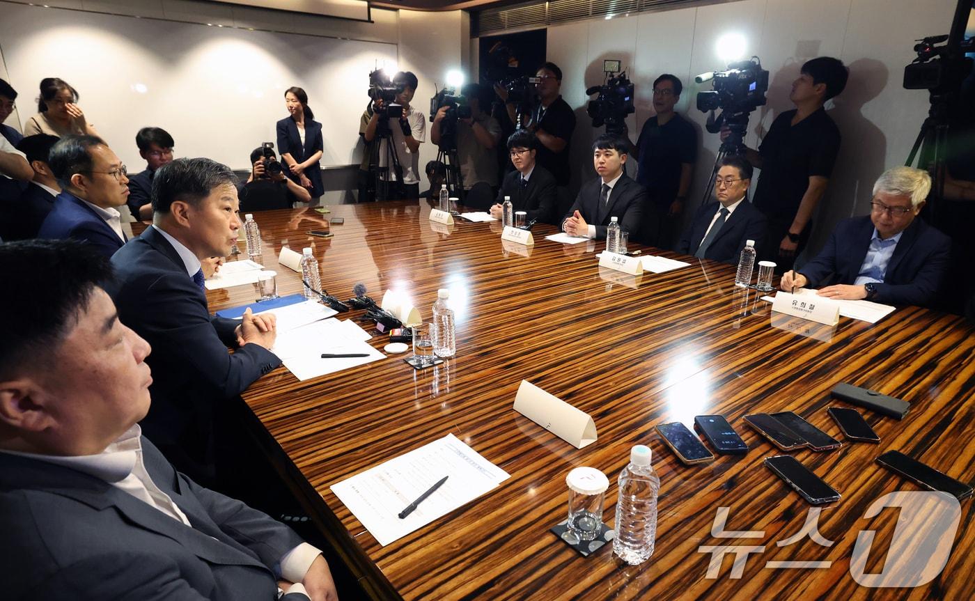 25일 오전 서울 중구 더플라자호텔에서 열린 수련협의체 제1차 회의에서 이형훈 보건복지부 제2차관이 모두발언을 하고 있다. 2025.7.25/뉴스1 ⓒ News1 오대일 기자